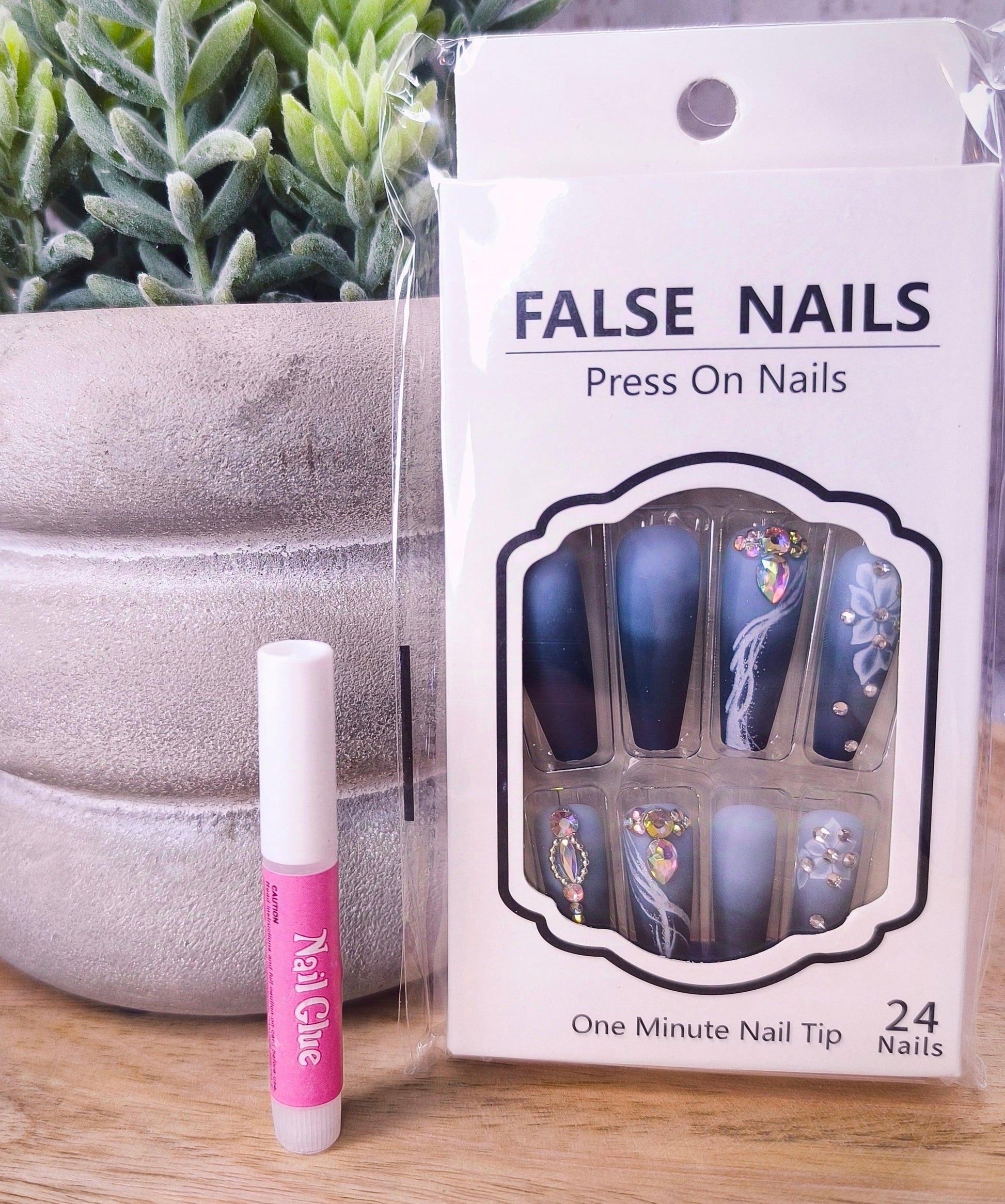 Faux ongles bleu #9 - Le monde d'Ela