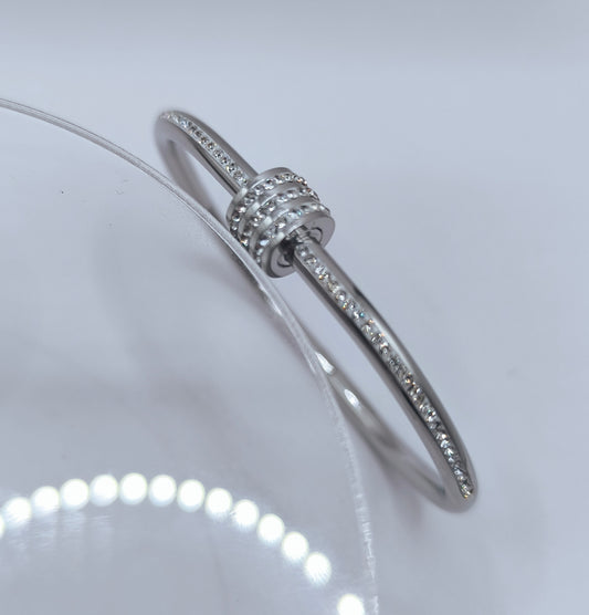 Bracelet femme en argent avec petits diamants strass. #06